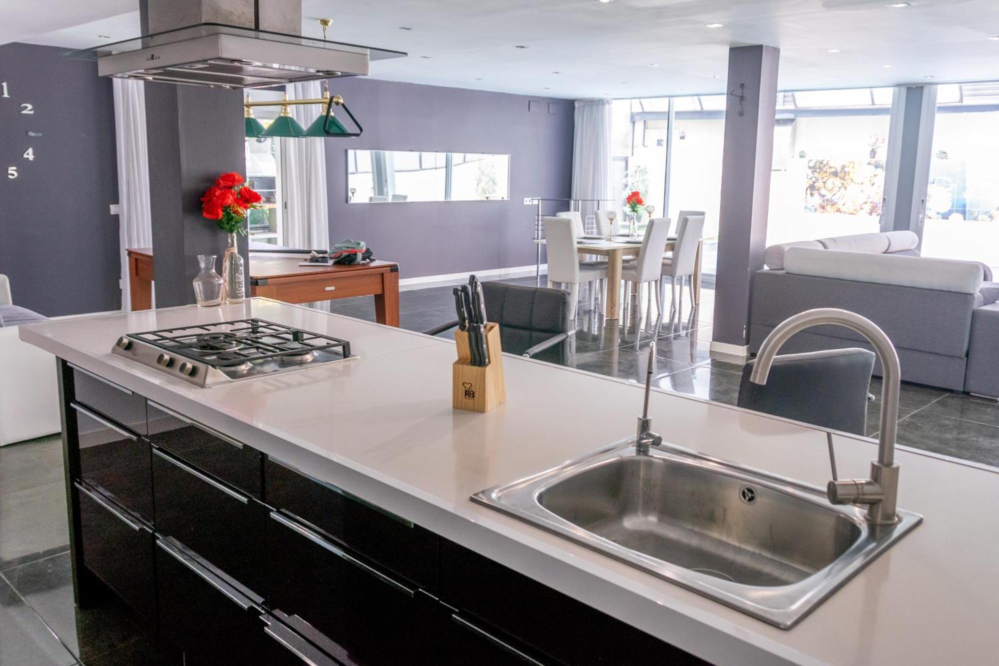 Luxurious Villa Marly II Castelldefels Dış mekan fotoğraf